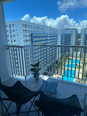 Sea Residences 2BR Pool View Unit for 4-8 pax - Beehive Stay MOA